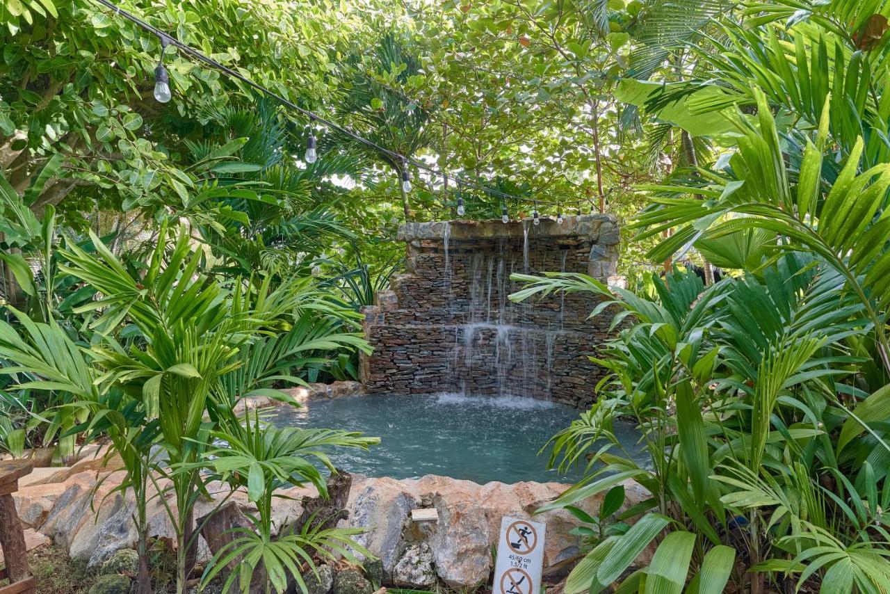 Chalet Tropical Hotel & Restaurant-Pizzeria Las Galeras Exterior photo
