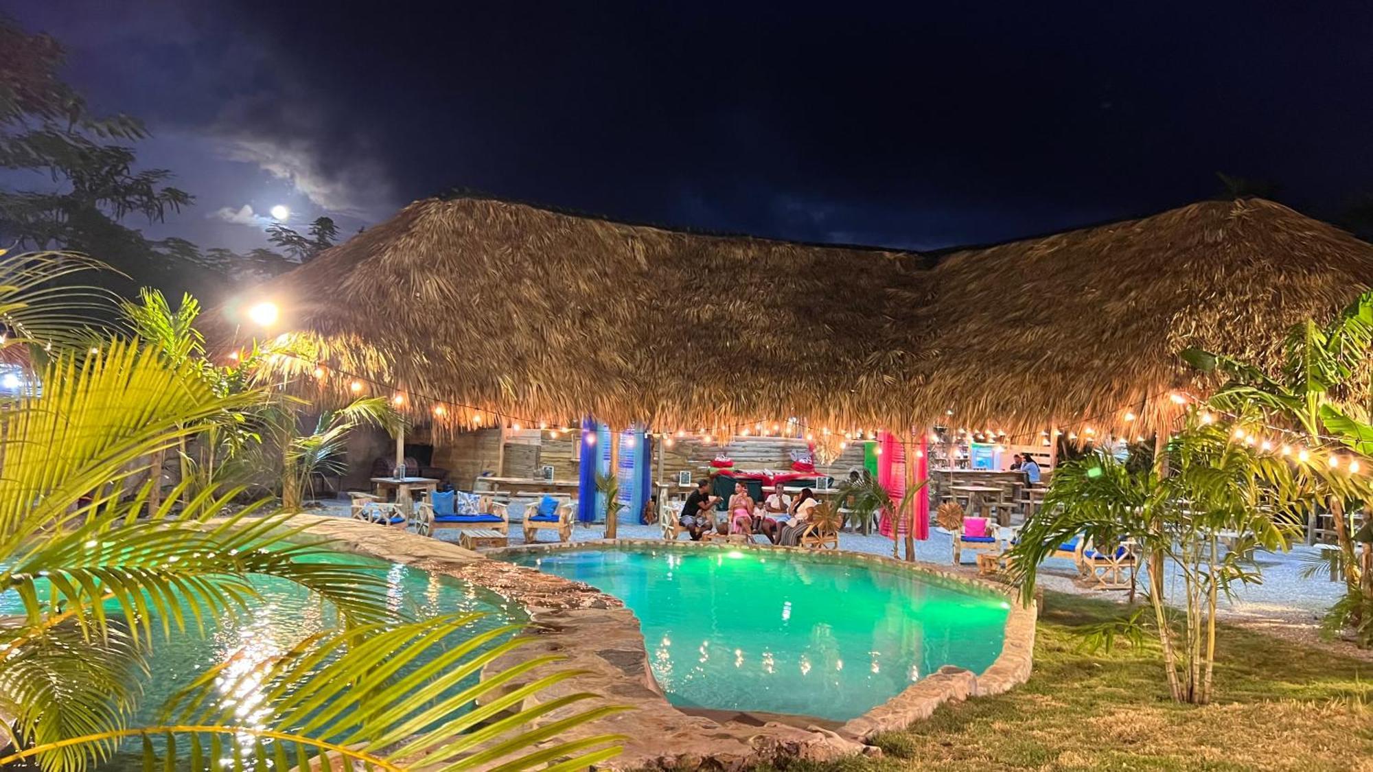 Chalet Tropical Hotel & Restaurant-Pizzeria Las Galeras Exterior photo