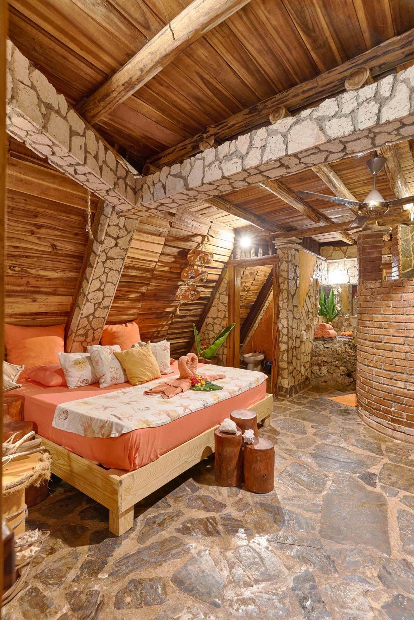 Chalet Tropical Hotel & Restaurant-Pizzeria Las Galeras Exterior photo