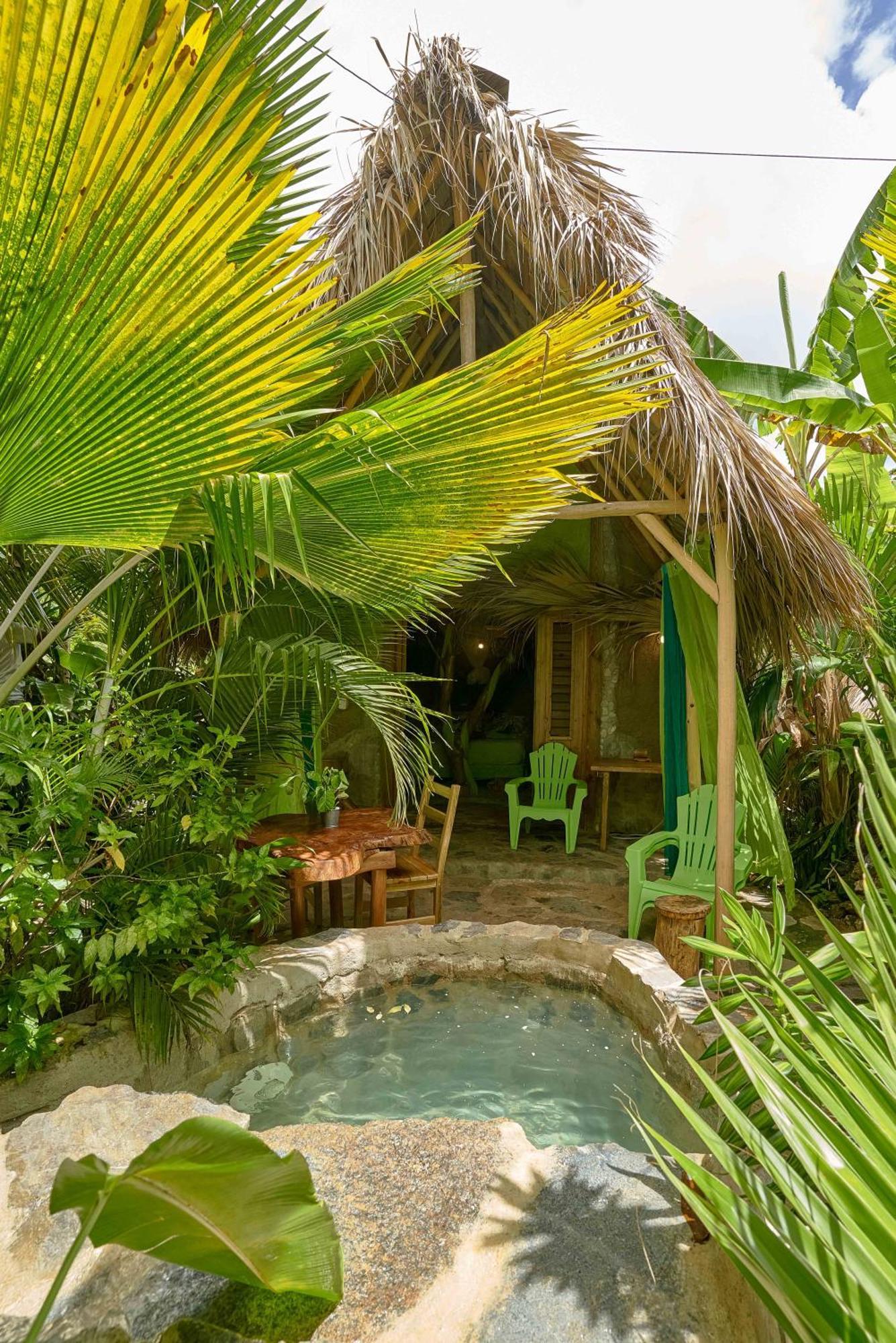 Chalet Tropical Hotel & Restaurant-Pizzeria Las Galeras Exterior photo