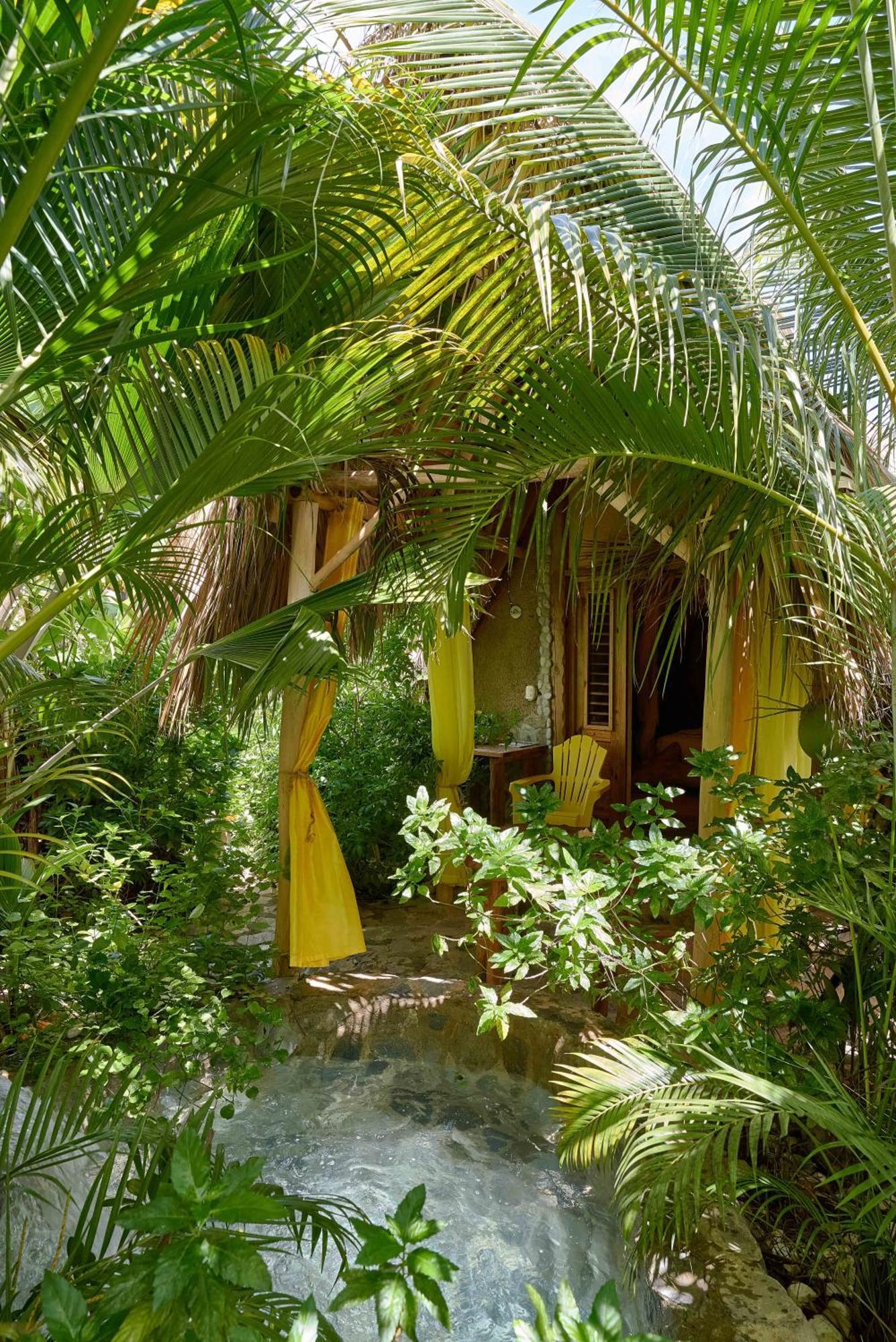 Chalet Tropical Hotel & Restaurant-Pizzeria Las Galeras Exterior photo