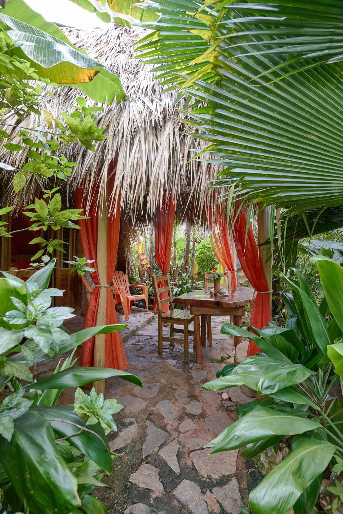 Chalet Tropical Hotel & Restaurant-Pizzeria Las Galeras Exterior photo