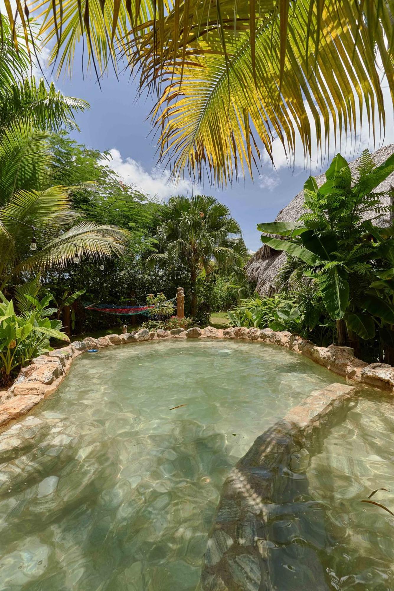 Chalet Tropical Hotel & Restaurant-Pizzeria Las Galeras Exterior photo