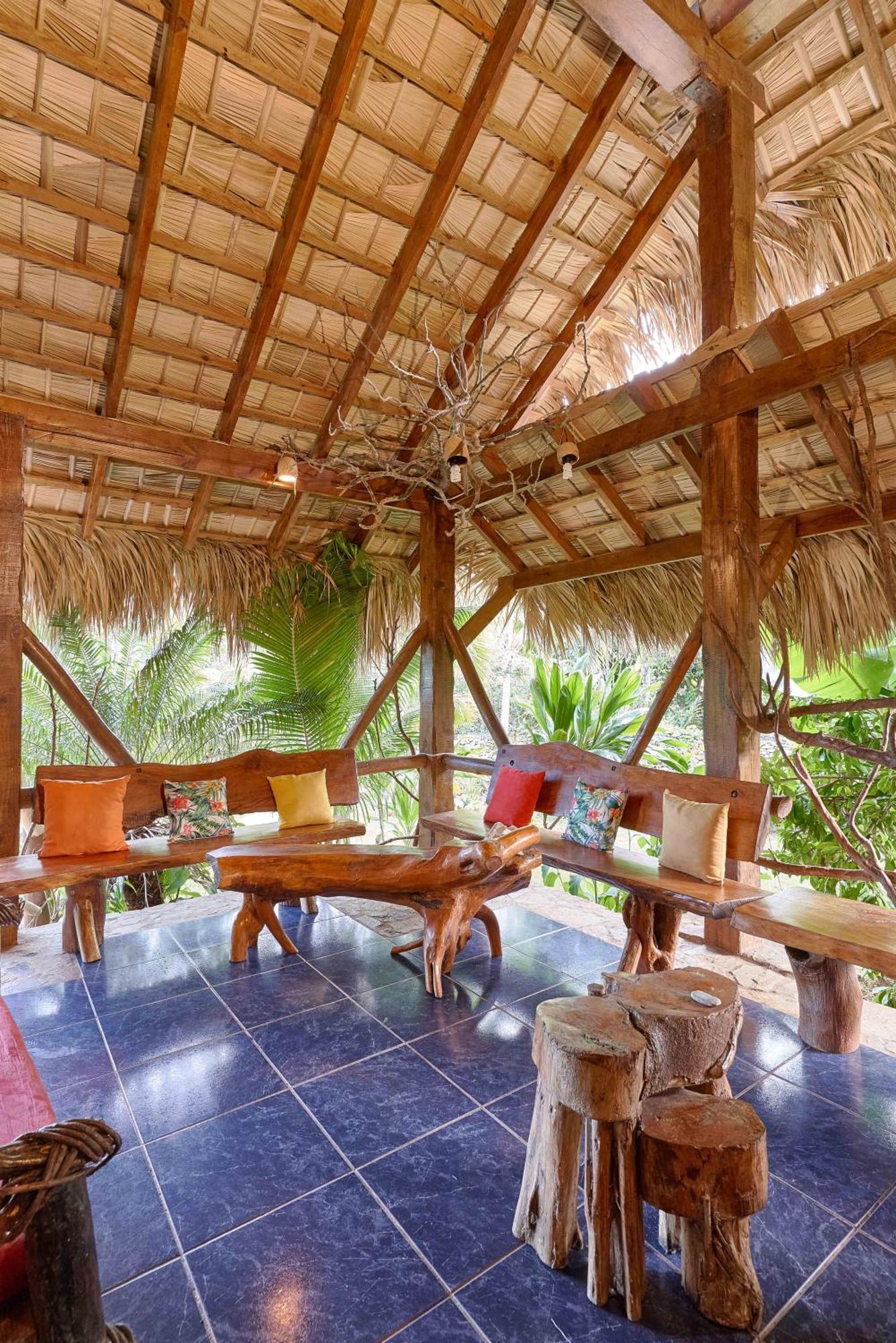 Chalet Tropical Hotel & Restaurant-Pizzeria Las Galeras Exterior photo