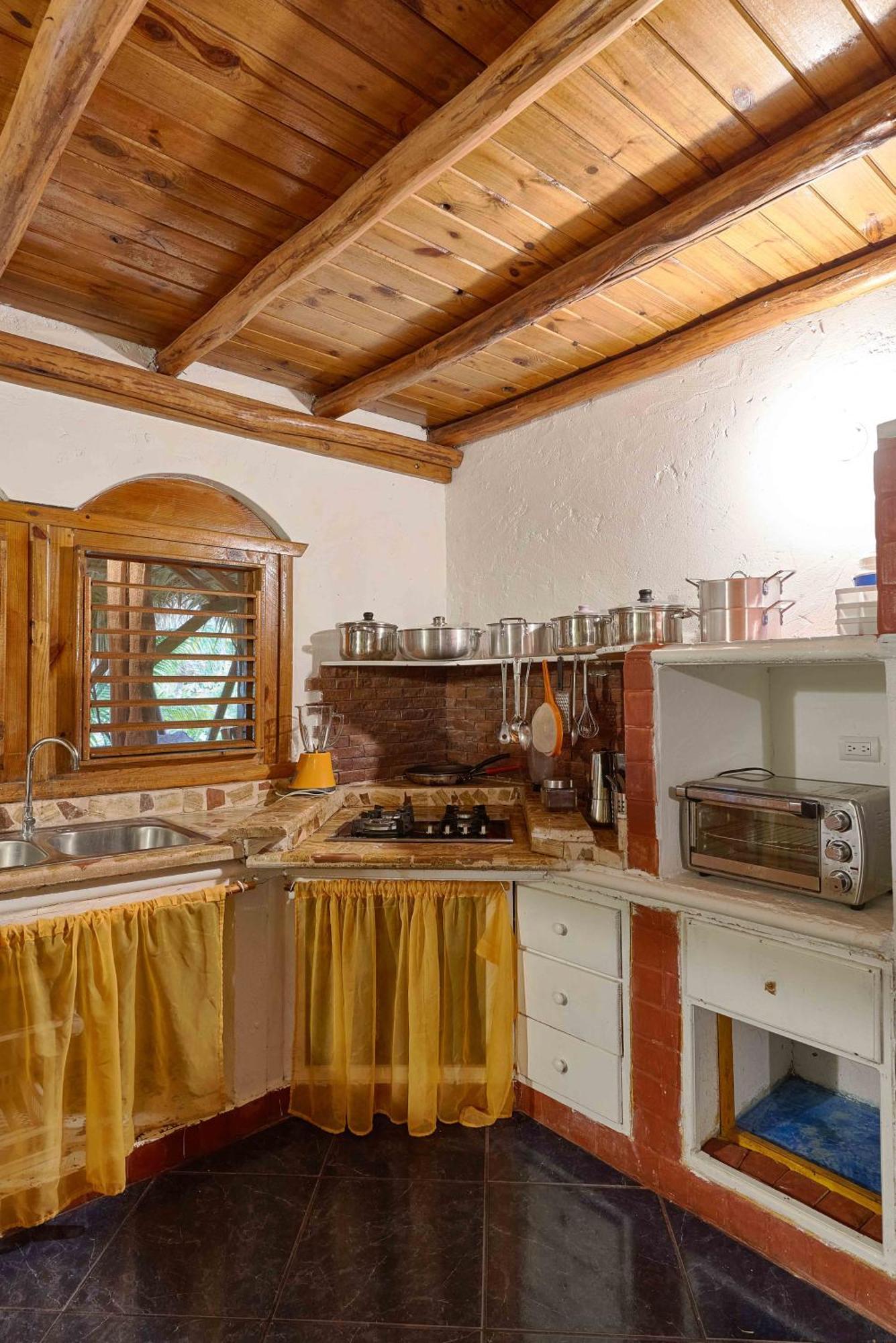 Chalet Tropical Hotel & Restaurant-Pizzeria Las Galeras Exterior photo