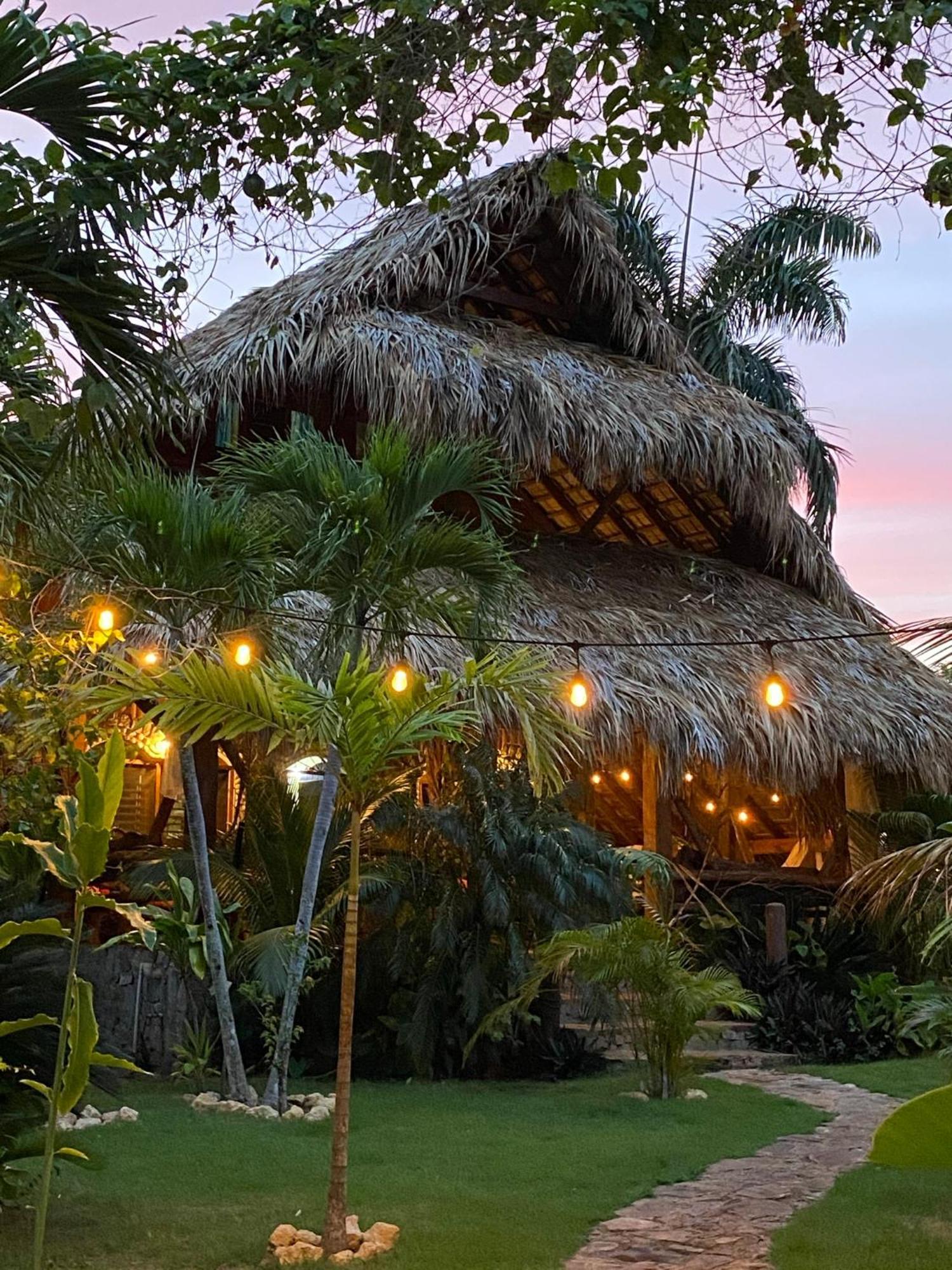 Chalet Tropical Hotel & Restaurant-Pizzeria Las Galeras Exterior photo