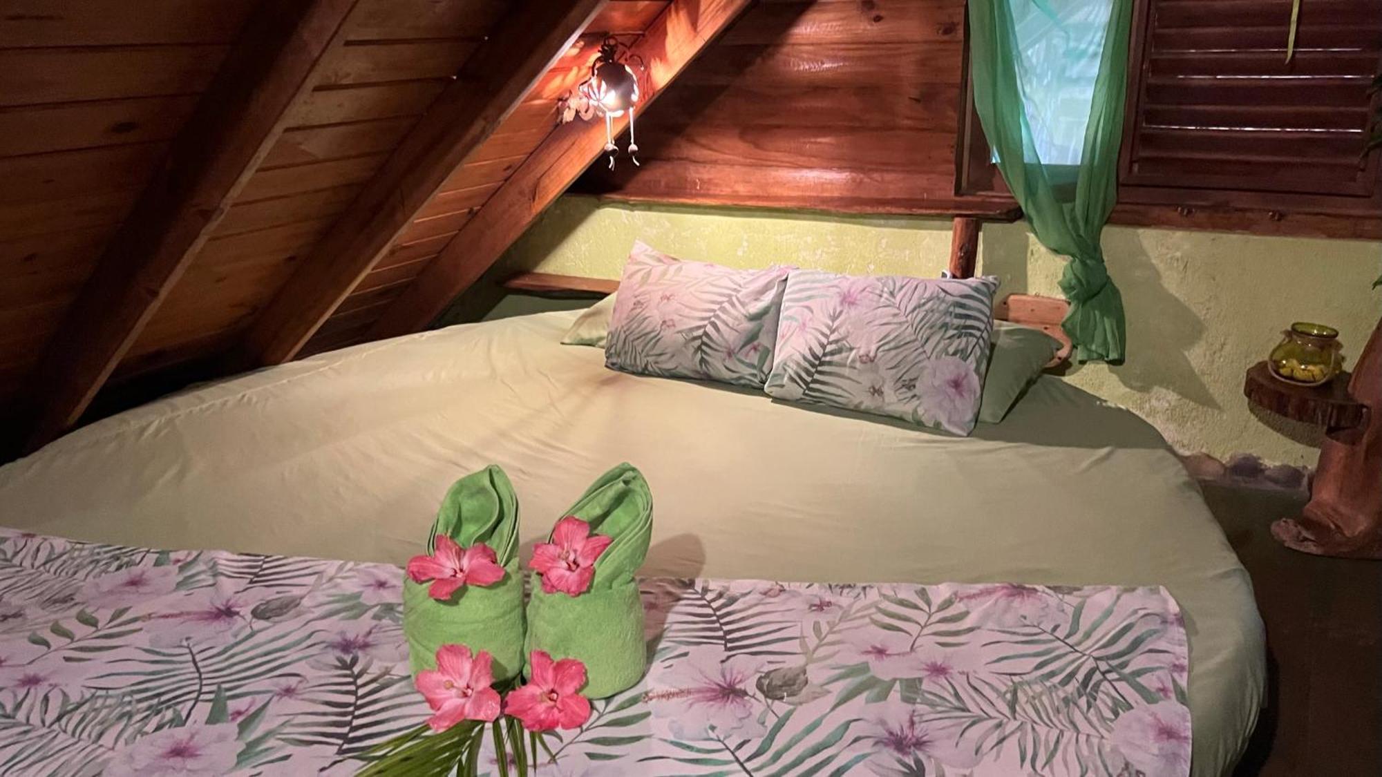 Chalet Tropical Hotel & Restaurant-Pizzeria Las Galeras Exterior photo