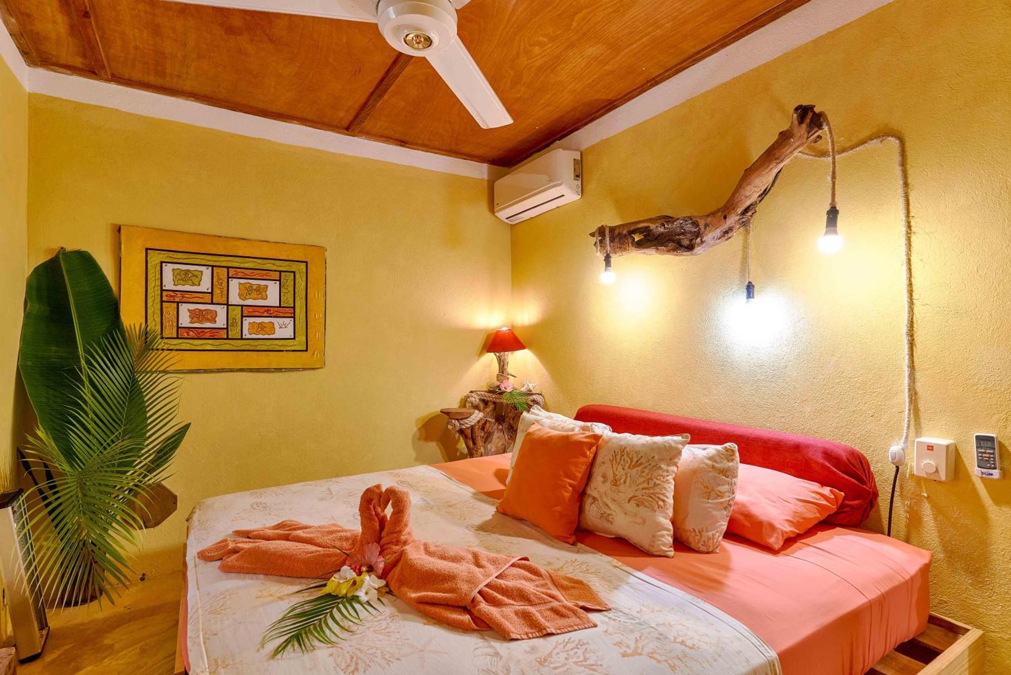Chalet Tropical Hotel & Restaurant-Pizzeria Las Galeras Exterior photo