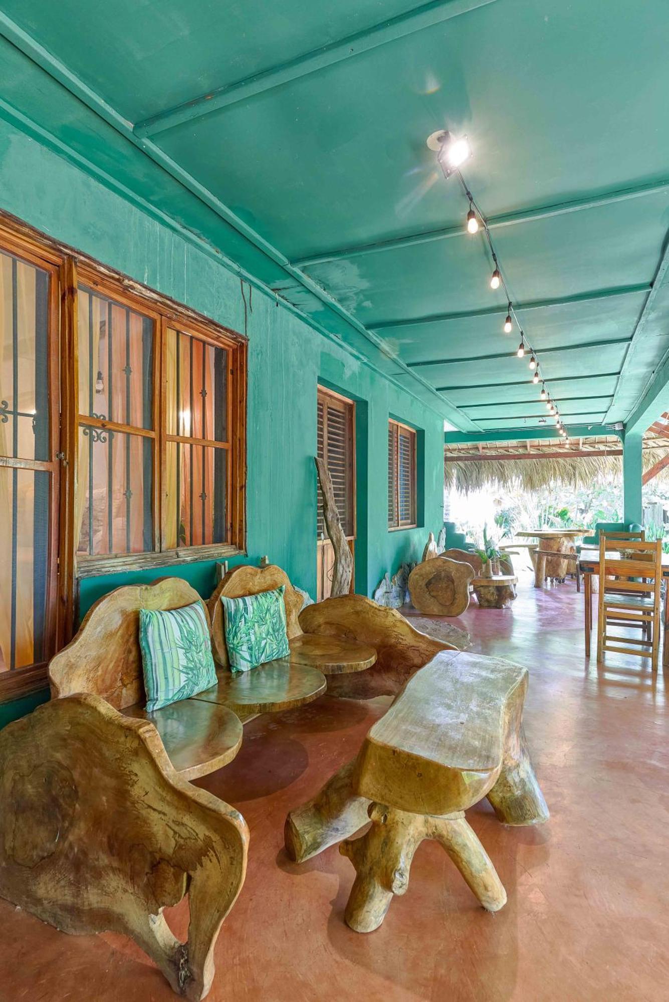 Chalet Tropical Hotel & Restaurant-Pizzeria Las Galeras Exterior photo