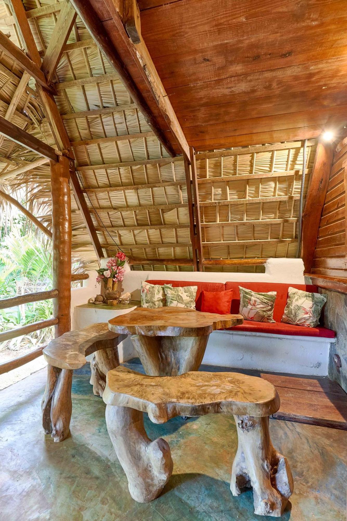 Chalet Tropical Hotel & Restaurant-Pizzeria Las Galeras Exterior photo